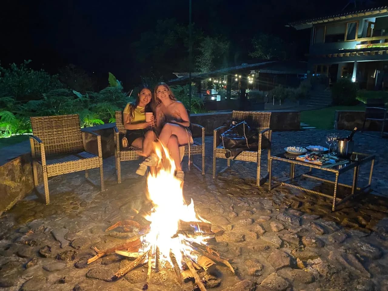 Sobremesa, Fuego y Amistad